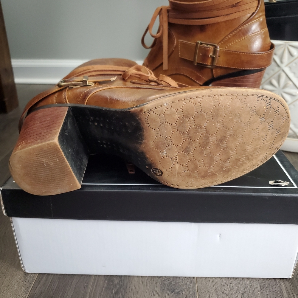 Perfect Booties for Fall 🍂 - Picture 3 of 3